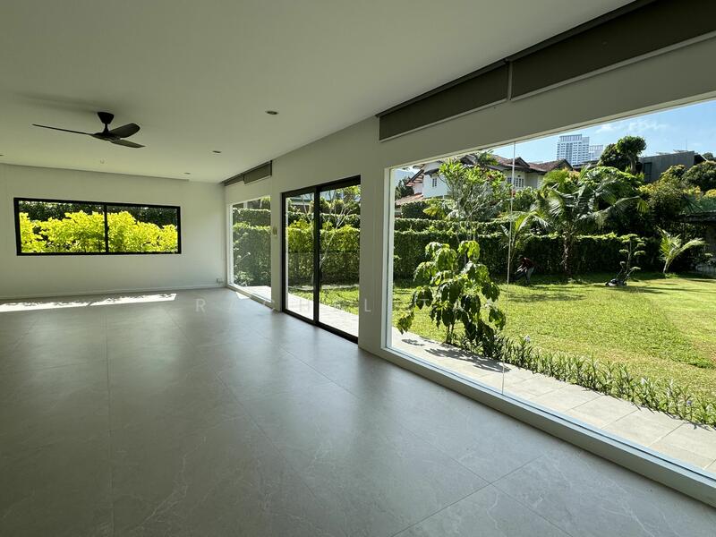 Queen Astrid / Holland / Coronation Rd West, Coronation Road West, 5