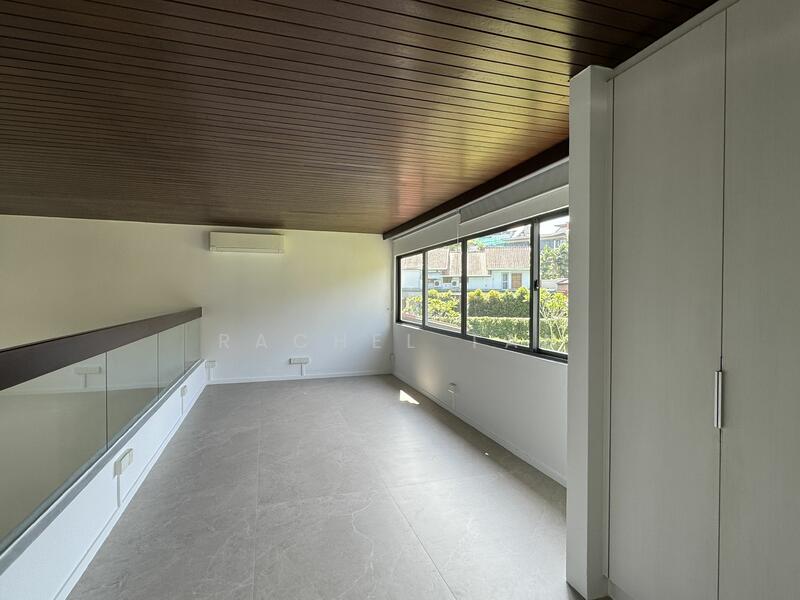 Queen Astrid / Holland / Coronation Rd West, Coronation Road West, 5