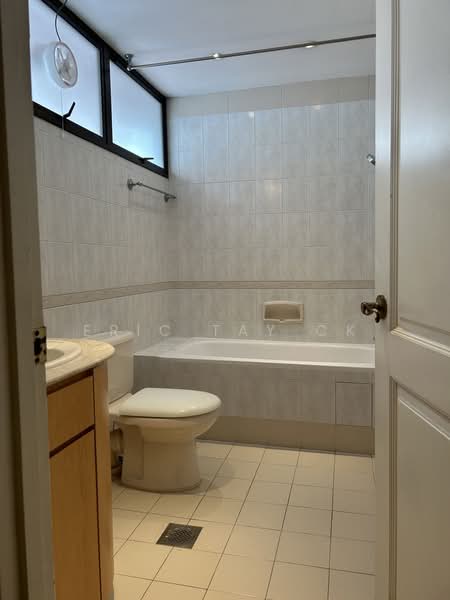 Villa Des Flores, 125 Whitley Road, 3 Bedrooms, 1,388 sqft, Condominium For Rent, by Eric Tay CK, 24677253 - PropertyGuru.com.sg