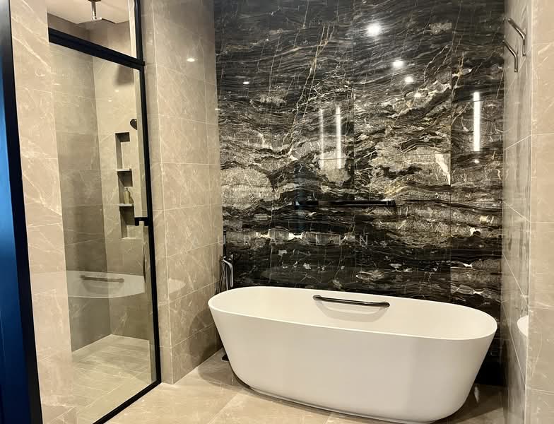 Boulevard 88, 88 Orchard Boulevard, 4 Bedrooms, 2,777 sqft, Condominium For Rent, by Laura Lin, 24678581 - Master bathroom - PropertyGuru.com.sg