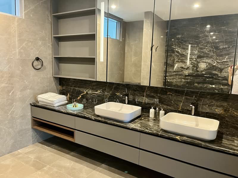 Boulevard 88, 88 Orchard Boulevard, 4 Bedrooms, 2,777 sqft, Condominium For Rent, by Laura Lin, 24678581 - Master bathroom - PropertyGuru.com.sg