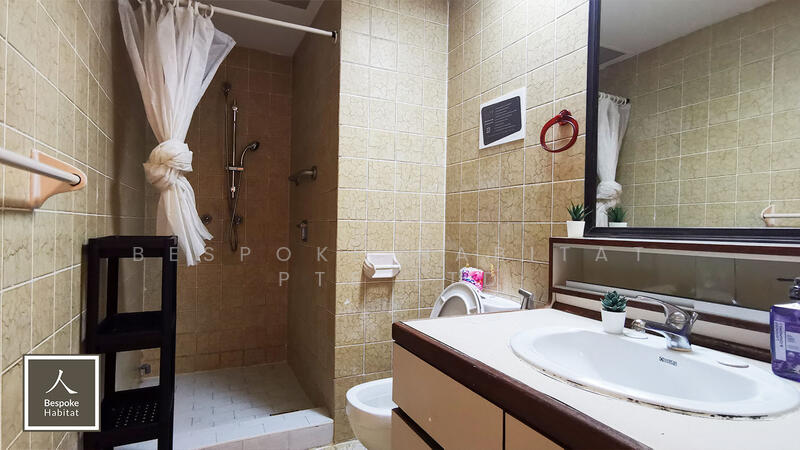 21-02 COMMON BATHROOM