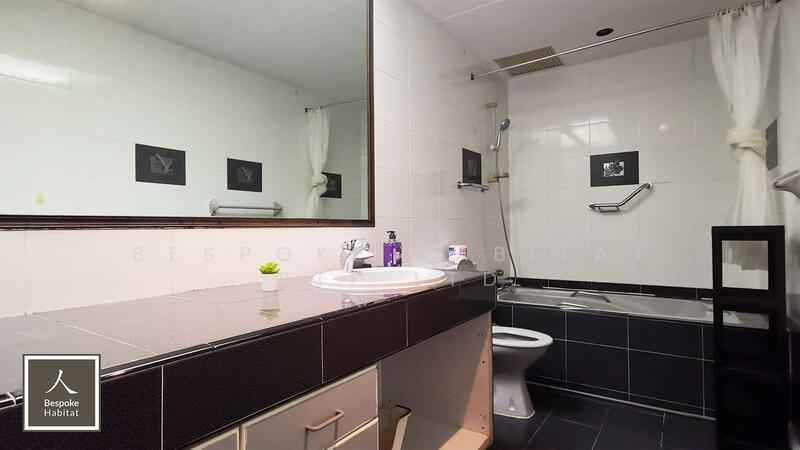 21-02 COMMON BATHROOM