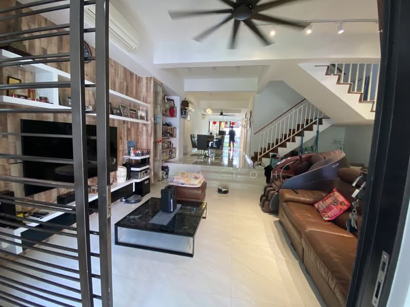 3 sty inter terrace nicely renovated, Jansen Close, 5 Bedrooms, 2,800 sqft, Terraced House For Rent, by Carol Toh, 24680506 - PropertyGuru.com.sg