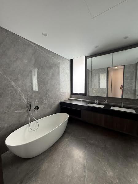 GCB Looks-A-Like! Brand New Detached @Holland, Holland Road, Tanglin / Holland / Bukit Timah, 6 Bedrooms, 9,230 sqft, Detached House For Sale, by Daniel Ling, 24680742 - Bathroom - PropertyGuru.com.sg