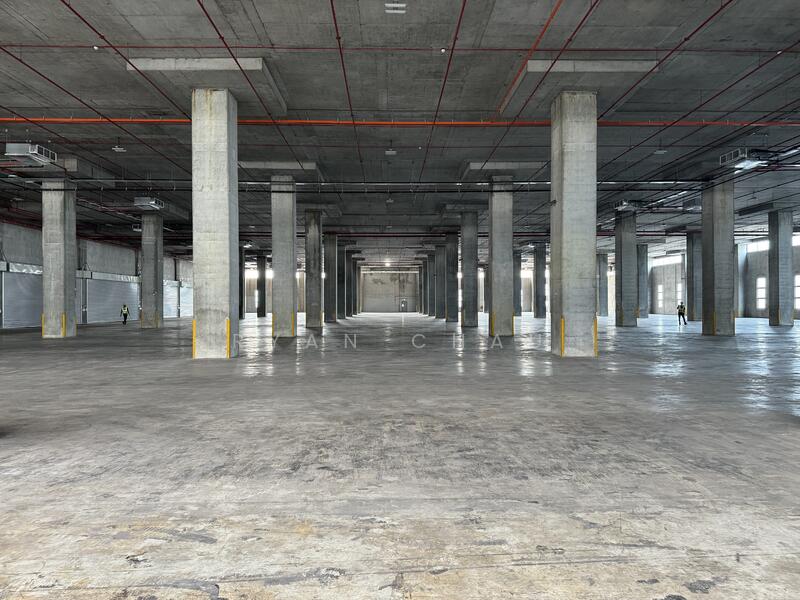 Air Con 8m Clear 13 Bays Jurong, Jurong, 100000 sqft, Warehouse