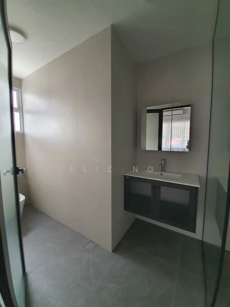 Tai Yuan Garden, Tai Yuan Heights, 4 Bedrooms, 2,500 sqft, Semi-Detached House For Rent, by Eliz Ng, 24687682 - Master bathroom - PropertyGuru.com.sg