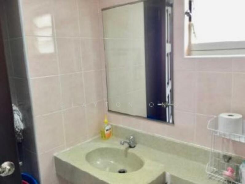 Common Bathroom 