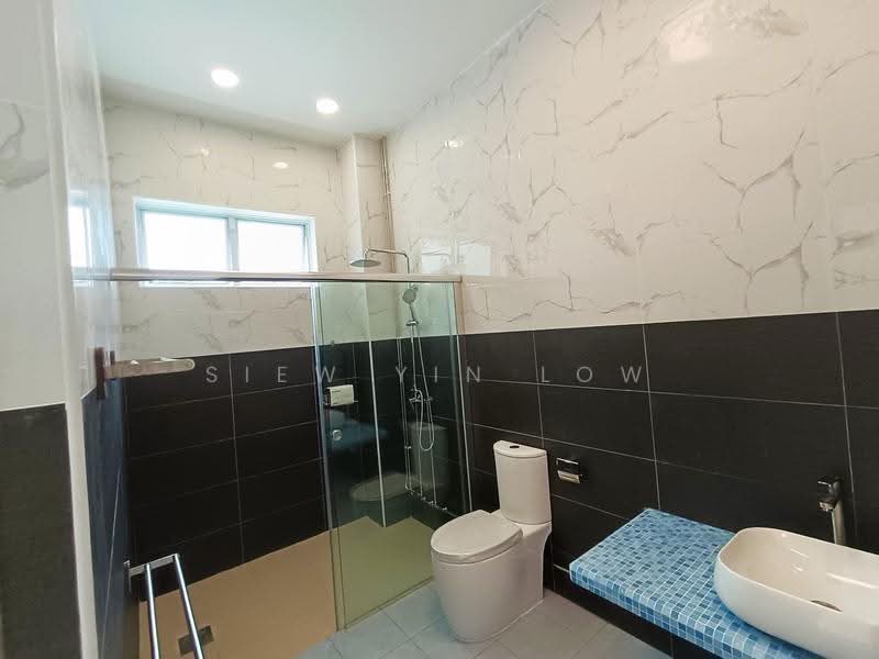 2 Storey Corner Semi-Detached House, Jalan Dinding, Admiralty / Woodlands, 5 Bedrooms, 3,600 sqft, Semi-Detached House For Rent, by Siew Yin Low, 24697786 - Attached Bathroom to Bedroom at Level 1 - PropertyGuru.com.sg
