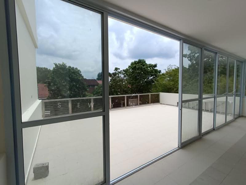 2 Storey Corner Semi-Detached House, Jalan Dinding, Admiralty / Woodlands, 5 Bedrooms, 3,600 sqft, Semi-Detached House For Rent, by Siew Yin Low, 24697786 - Spacious Balcony at Master Bedroom - PropertyGuru.com.sg