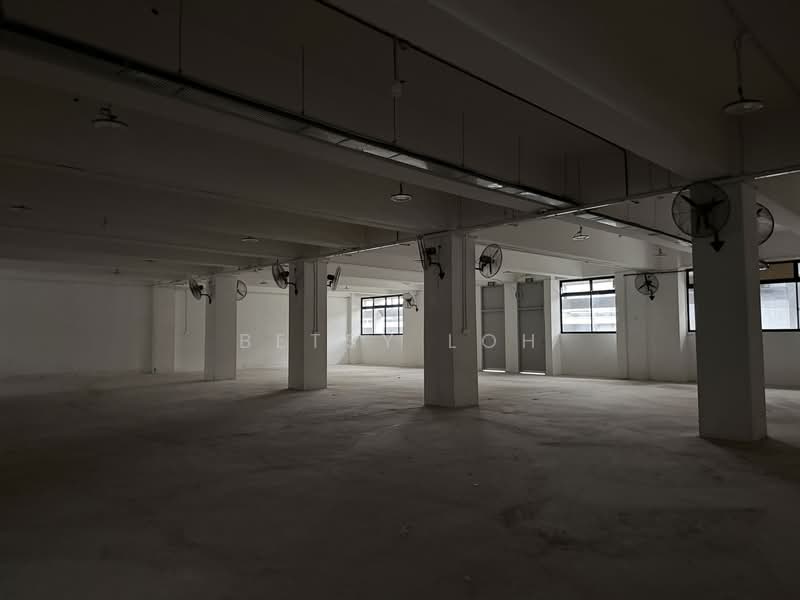 Warehouse With Aircon Office @ Ang Mo Kio, Ang Mo Kio Ave 5, 11,500 sqft, Warehouse For Rent, by Betsy Loh, 24699367 - CommercialGuru.com.sg