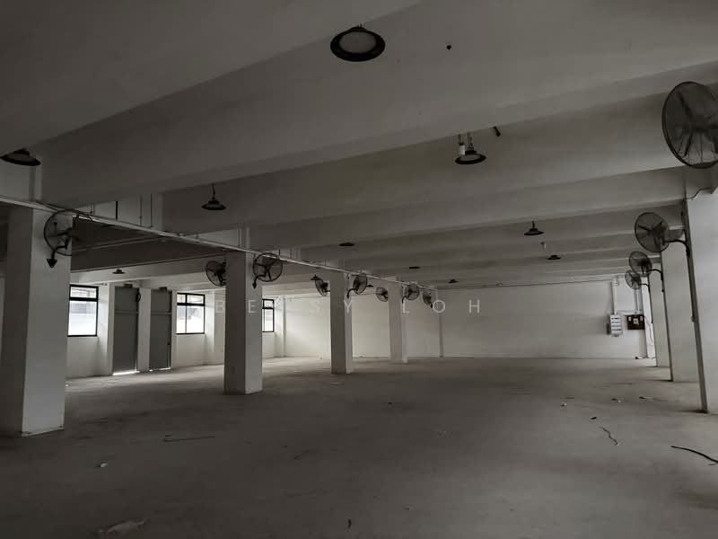 Warehouse With Aircon Office @ Ang Mo Kio, Ang Mo Kio Ave 5, 11,500 sqft, Warehouse For Rent, by Betsy Loh, 24699367 - CommercialGuru.com.sg