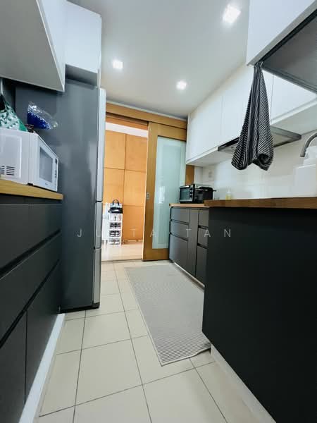 Hillview Regency, 26 Bukit Batok East Avenue 2, 2 Bedrooms, 969 sqft, Condominium For Rent, by Juita Tan, 24700285 - PropertyGuru.com.sg
