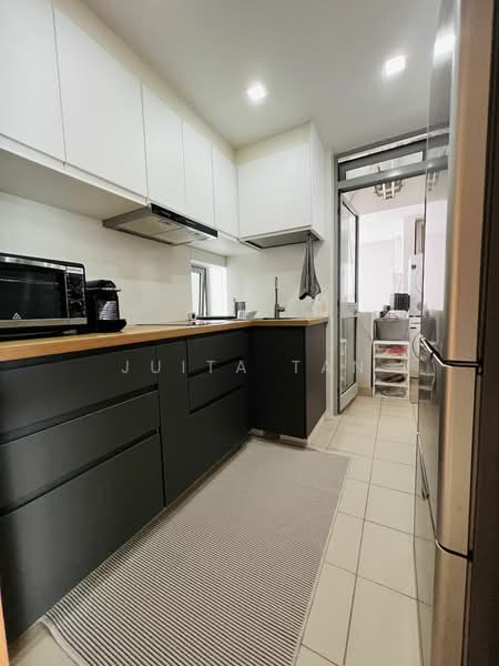 Hillview Regency, 26 Bukit Batok East Avenue 2, 2 Bedrooms, 969 sqft, Condominium For Rent, by Juita Tan, 24700285 - PropertyGuru.com.sg
