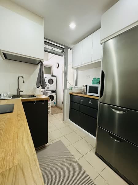 Hillview Regency, 26 Bukit Batok East Avenue 2, 2 Bedrooms, 969 sqft, Condominium For Rent, by Juita Tan, 24700285 - PropertyGuru.com.sg