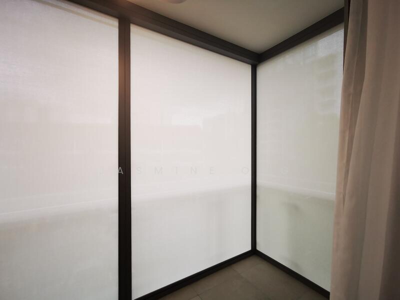 Balcony zip track blind