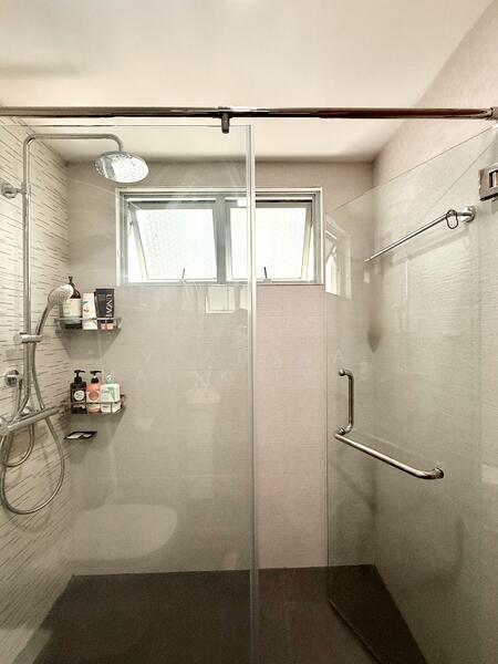 Ensuite bathroom shower area