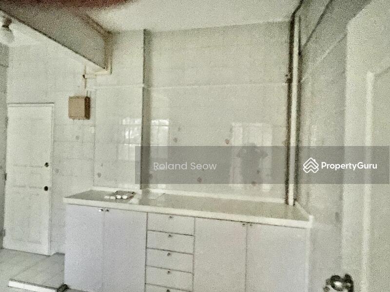 Kitchen area - cabinet 