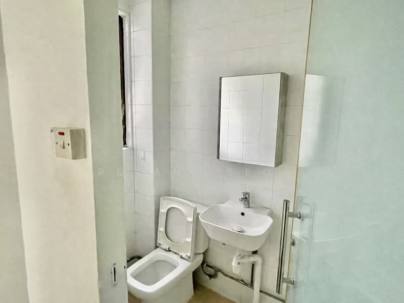 Botanic Gardens Mansion, 18 Taman Serasi, 3 Bedrooms, 1,399 sqft, Apartment For Sale, by Roland Seow, 24704605 - Common Toilet - PropertyGuru.com.sg