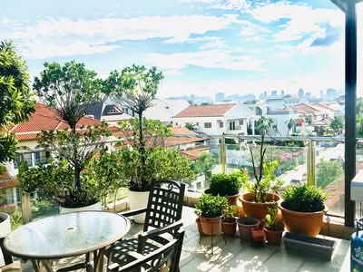 For Rent - Poole road Beautiful Semi-De 6132sqft built up. With basement