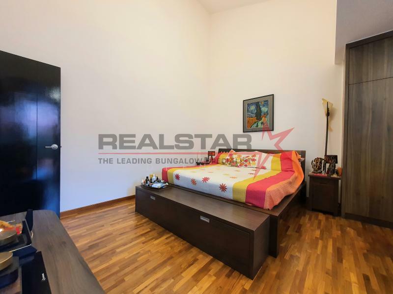 Exquisitely Upgraded InterTerrace In A FamilyFriendly Area D14, Lor