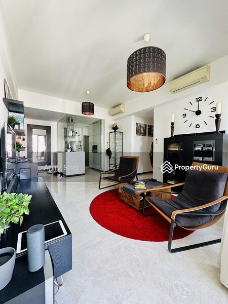 Bright Spacious LIving