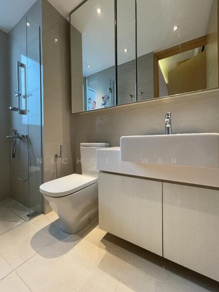 Junior master attached bathroom