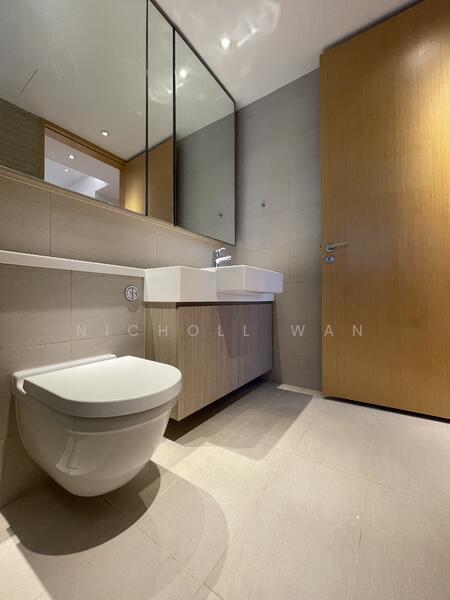 Master bedroom bathroom