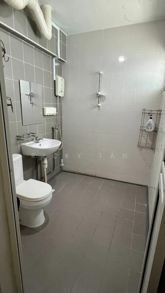 For Rent - 272 Tampines Street 22