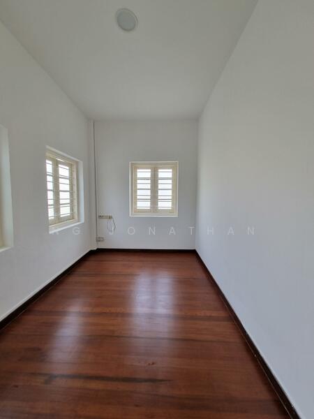 Lowland Road Walk Up 2 BR Apartment, Lowland Road, 2 Bedrooms, 872 sqft, Walk-up Apartment For Rent, by Ng Jonathan, 24723649 - PropertyGuru.com.sg