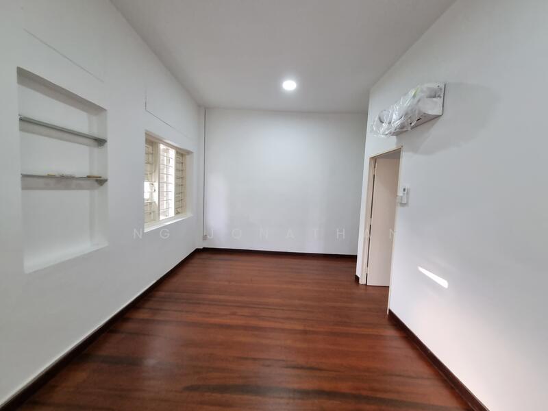 Lowland Road Walk Up 2 BR Apartment, Lowland Road, 2 Bedrooms, 872 sqft, Walk-up Apartment For Rent, by Ng Jonathan, 24723649 - PropertyGuru.com.sg