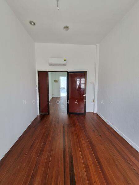 Lowland Road Walk Up 2 BR Apartment, Lowland Road, 2 Bedrooms, 872 sqft, Walk-up Apartment For Rent, by Ng Jonathan, 24723649 - PropertyGuru.com.sg