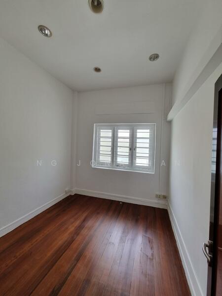 Lowland Road Walk Up 2 BR Apartment, Lowland Road, 2 Bedrooms, 872 sqft, Walk-up Apartment For Rent, by Ng Jonathan, 24723649 - PropertyGuru.com.sg