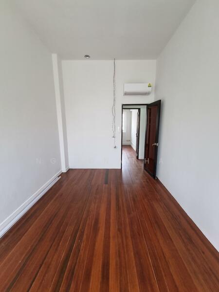 Lowland Road Walk Up 2 BR Apartment, Lowland Road, 2 Bedrooms, 872 sqft, Walk-up Apartment For Rent, by Ng Jonathan, 24723649 - PropertyGuru.com.sg