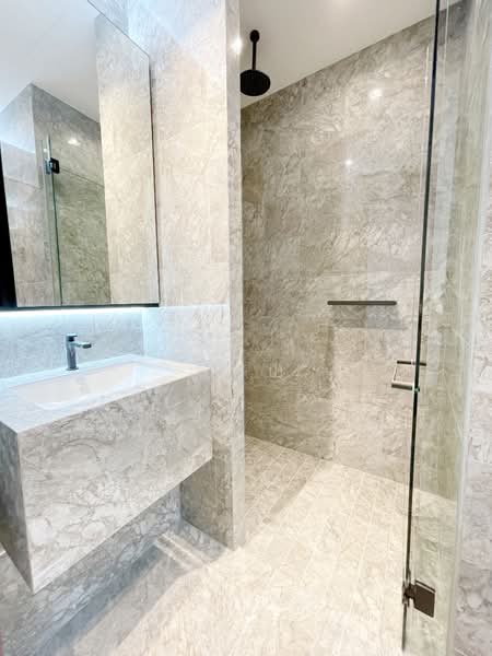 Jervois Prive, 100A Jervois Road, 2 Bedrooms, 807 sqft, Condominium For Rent, by Wong Kai Sun  黄开山, 24723838 - Common Bathroom - PropertyGuru.com.sg