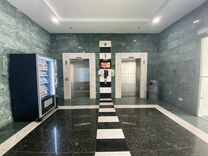 Hola Centre, 65 Ubi Crescent, 1,044 sqft, Light Industrial (B1) For Sale, by Yew Peck Leng, 24724219 - Lift Lobby - CommercialGuru.com.sg