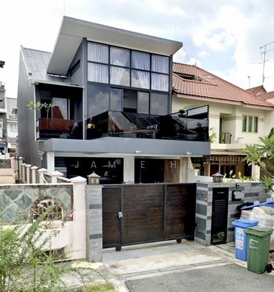 Modern Corner Terrace. MoveIn Ready. Walk to MRT Corner Terrace For