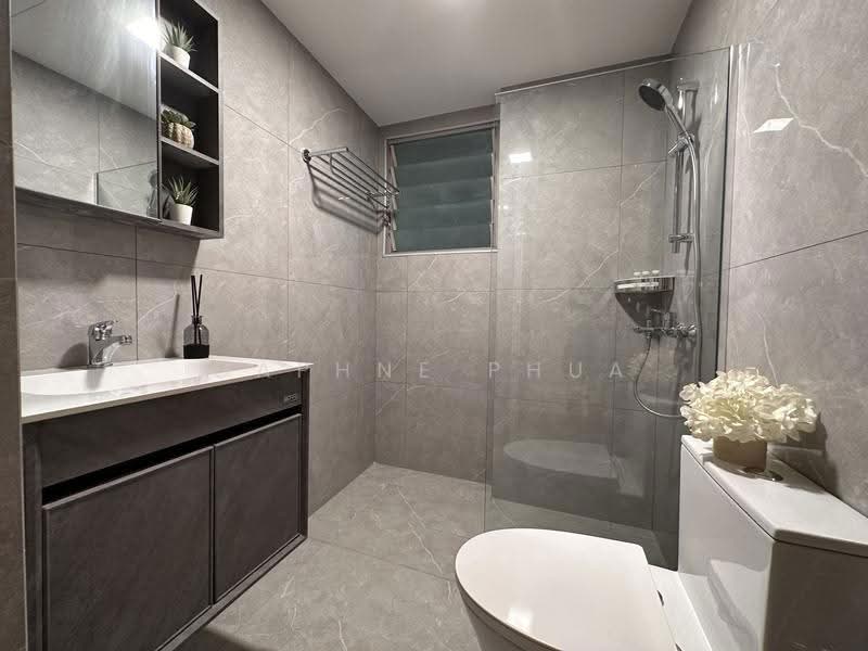 Azalea Park Condo, 6 Flora Road, Changi Airport / Changi Village, 3 Bedrooms, 947 sqft, Condominium For Rent, by Daphne Phua, 24728828 - Well appointed and spacious master bathroom with equipped with branded fittings for your indulgence. - PropertyGuru.com.sg
