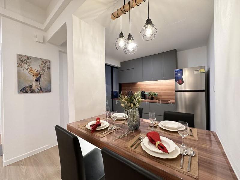 Azalea Park Condo, 6 Flora Road, Changi Airport / Changi Village, 3 Bedrooms, 947 sqft, Condominium For Rent, by Daphne Phua, 24728828 - Thoughtfully designed dining area with hanging and under-table lights adds warmth to the space! - PropertyGuru.com.sg