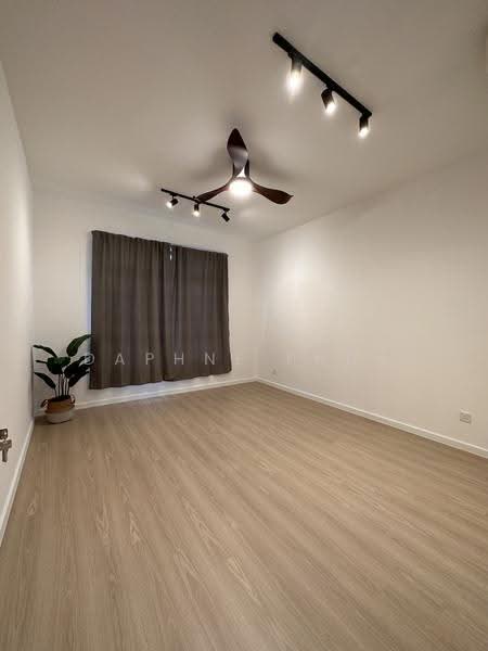 Azalea Park Condo, 6 Flora Road, Changi Airport / Changi Village, 3 Bedrooms, 947 sqft, Condominium For Rent, by Daphne Phua, 24728828 - Cosy and humongous common bedroom as big as a dance studio! :) - PropertyGuru.com.sg