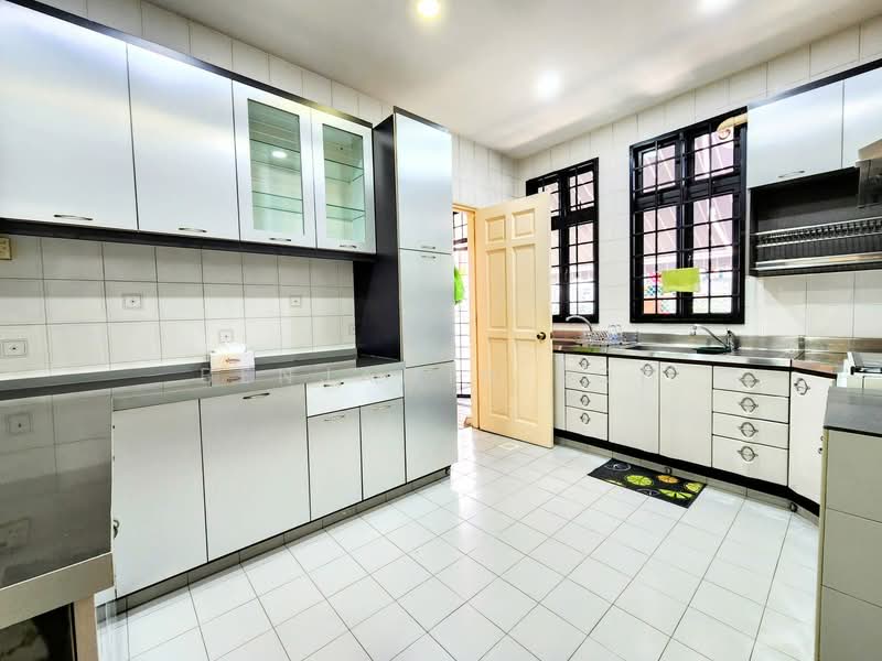 ⭐️RENOVATED⭐️TIMELESS, TASTEFUL APPEAL⭐️SURROUNDED BY AMENITIES⭐️LANDED GENTRY, , 5 Bedrooms, 2,877 sqft, Semi-Detached House For Rent, by Benjamin Soh, 24729722 - PropertyGuru.com.sg