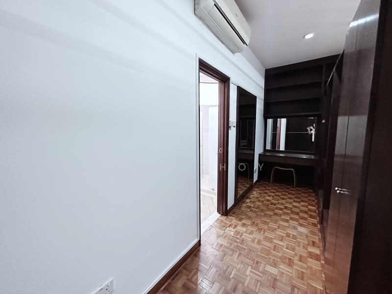 Springleaf Garden, 38 Springleaf Height, 5 Bedrooms, 3,165 sqft, Semi-Detached House For Rent, by Eric Choy, 24730518 - Master Bedroom's Walk-in Wardrobe - PropertyGuru.com.sg