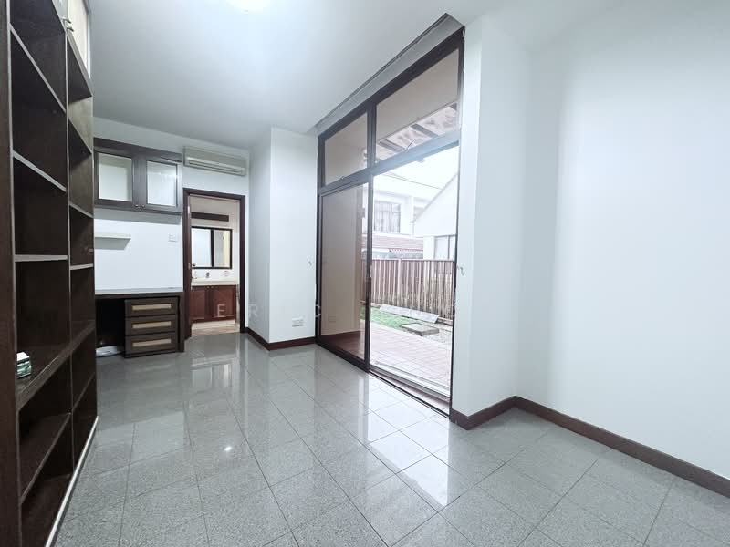 Springleaf Garden, 38 Springleaf Height, 5 Bedrooms, 3,165 sqft, Semi-Detached House For Rent, by Eric Choy, 24730518 - Granny/Guest Room (with ensuite bathroom) - PropertyGuru.com.sg
