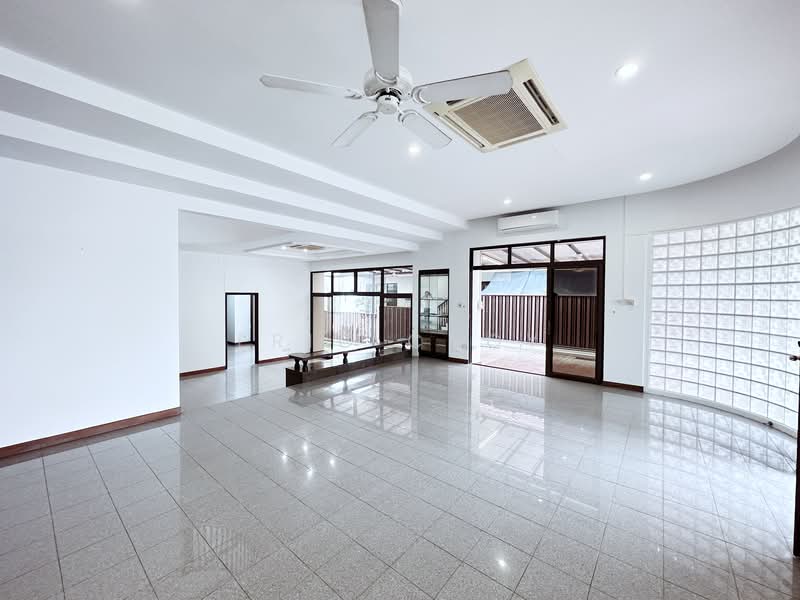 Springleaf Garden, 38 Springleaf Height, 5 Bedrooms, 3,165 sqft, Semi-Detached House For Rent, by Eric Choy, 24730518 - Living Room - PropertyGuru.com.sg