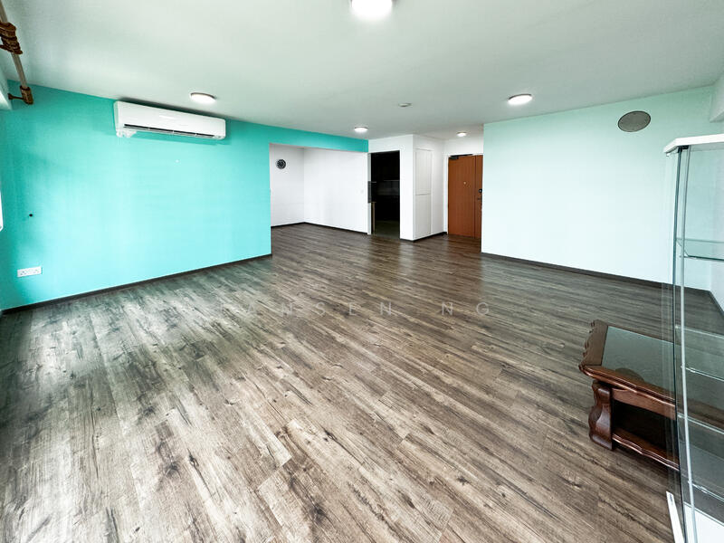 Large living and dining hall