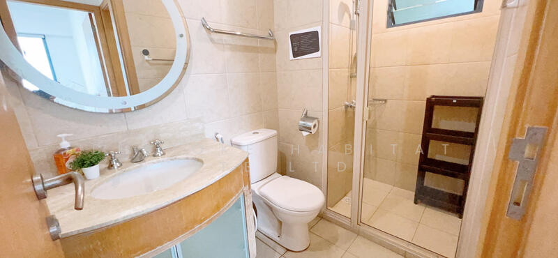 Common bathroom 