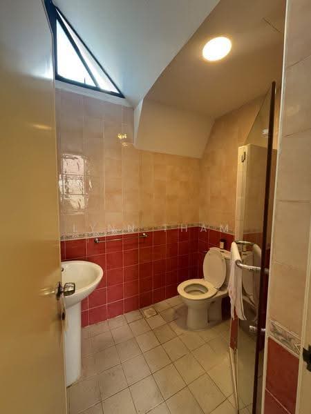 The Springfield, 111 Chempaka Kuning Link, Bedok / Upper East Coast, Room Rental, 200 sqft, Terraced House For Rent, by Lynn Tham, 24737717 - Bathroom - PropertyGuru.com.sg