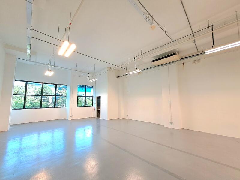 Interlocal Centre, 100G Pasir Panjang Road, Buona Vista / West Coast / Clementi New Town, 1,722 sqft, Light Industrial (B1) For Rent, by Xue Ling 雪玲, 24740355 - CommercialGuru.com.sg