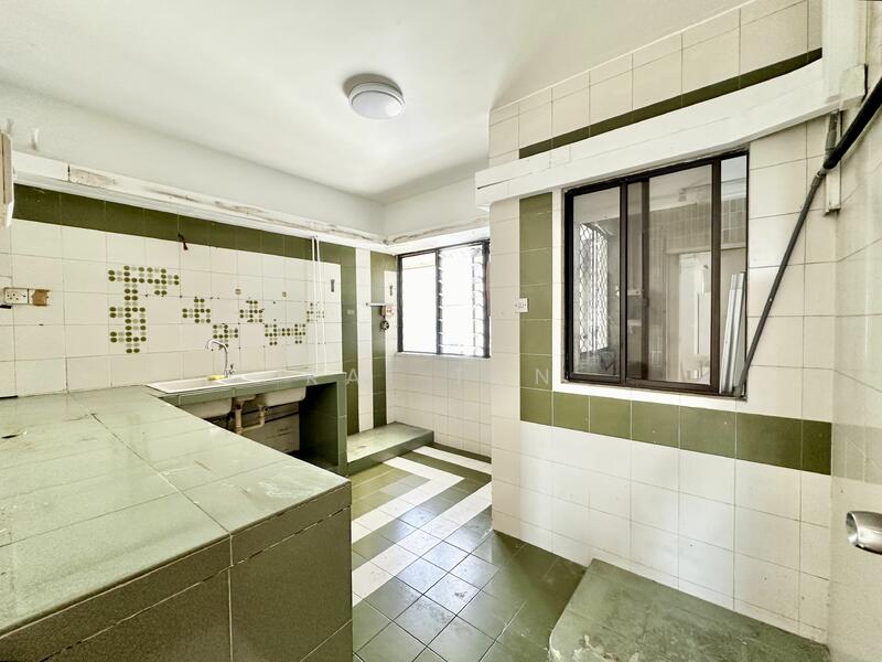 For Rent - Lucky Plaza