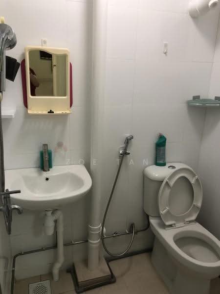 212 Ang Mo Kio Avenue 3, 212 Ang Mo Kio Avenue 3, Ang Mo Kio / Bishan / Thomson, 2 Bedrooms, 721 sqft, HDB Flat For Rent, by Zoe Tan, 24744995 - PropertyGuru.com.sg